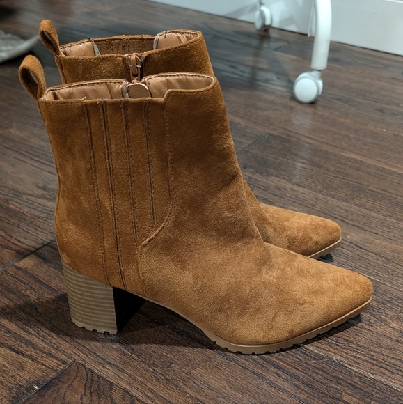 NWOB Maurices Alexa Brown Lug Ankle Boot - Picture 2 of 10